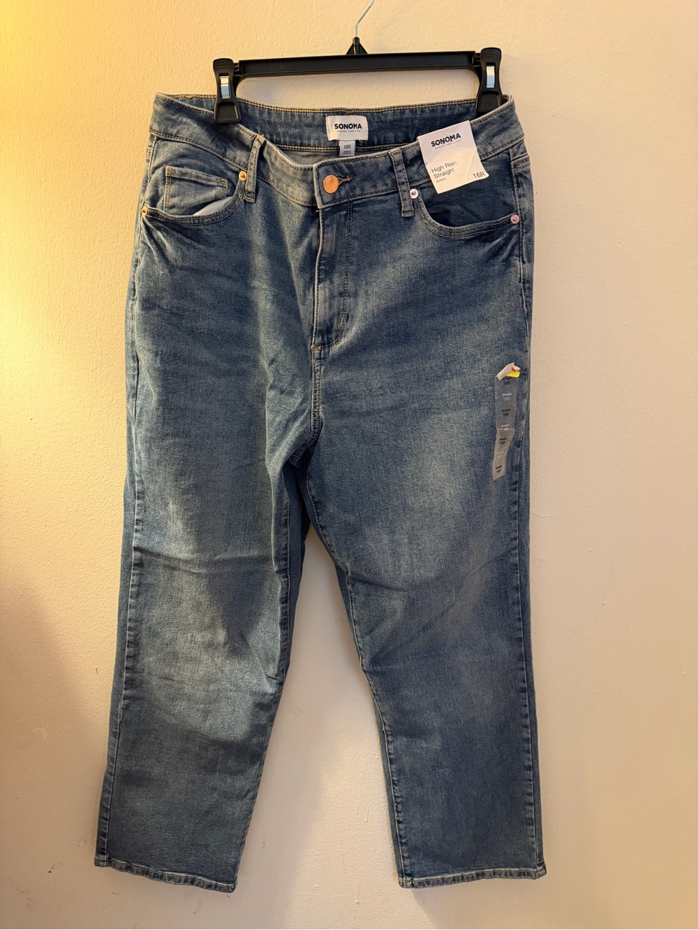Sonoma Women’s Relaxed Jeans straight high rise in Faded Blue Denim